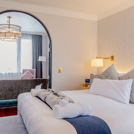 Tattersalls Hotel Армидейл Екстериор снимка