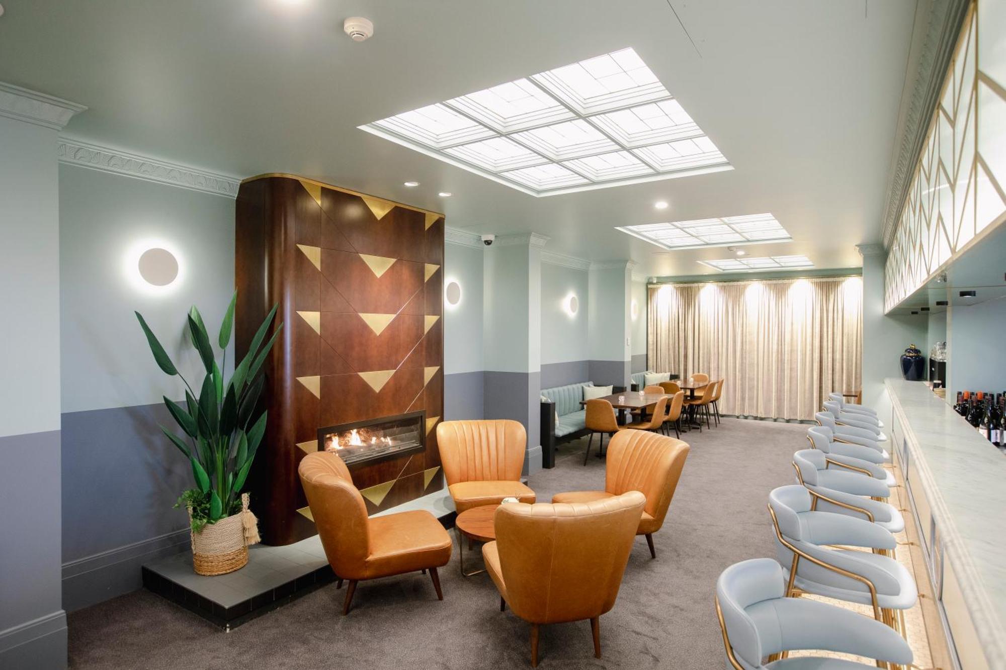 Tattersalls Hotel Армидейл Екстериор снимка