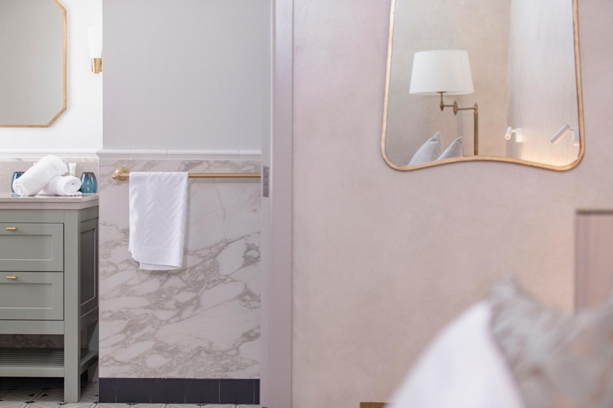 Tattersalls Hotel Армидейл Екстериор снимка