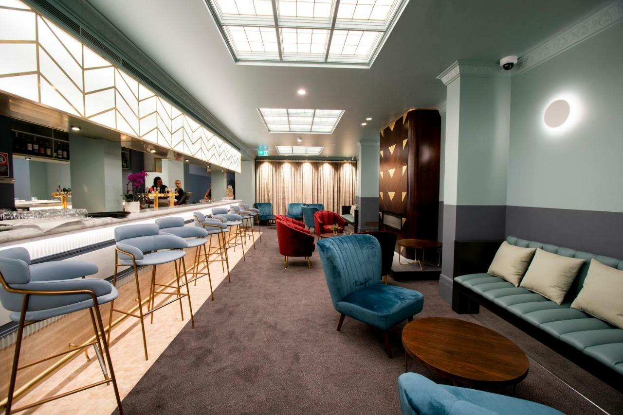 Tattersalls Hotel Армидейл Екстериор снимка